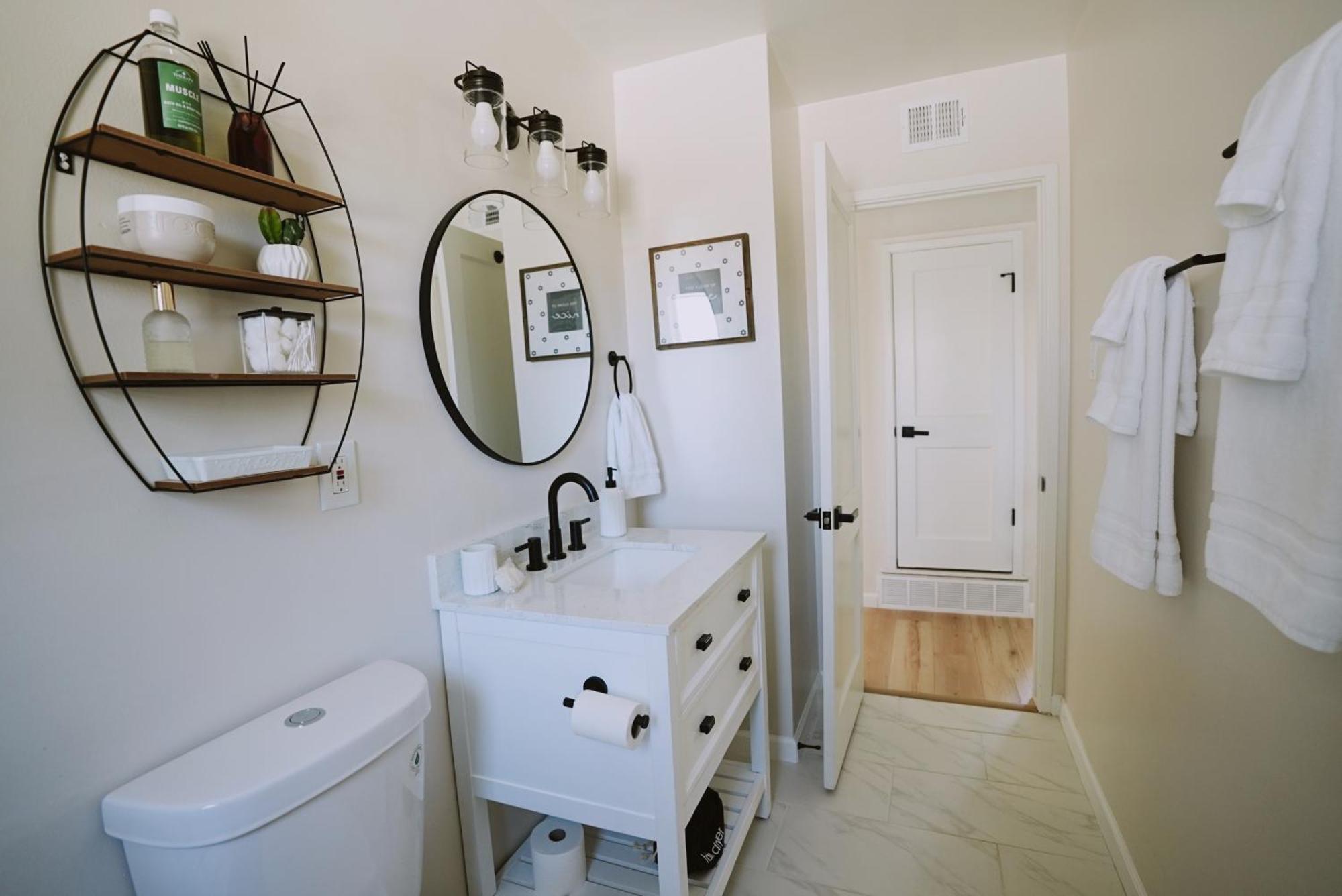 Centrally Located! Remodeled! Huge Backyard! The White House 앨버커키 외부 사진