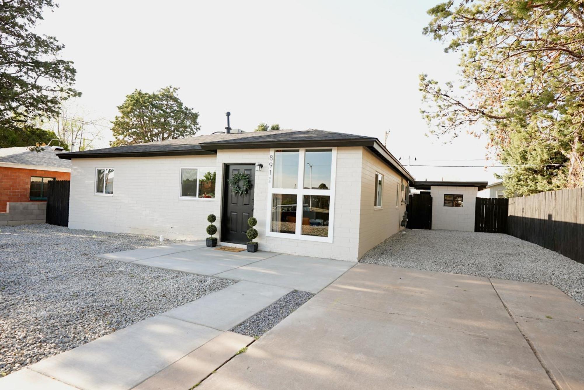Centrally Located! Remodeled! Huge Backyard! The White House 앨버커키 외부 사진