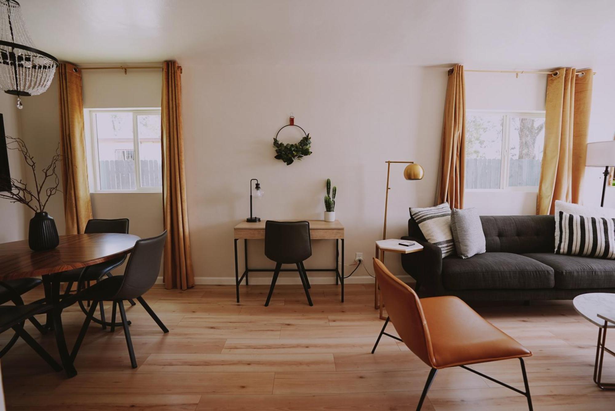 Centrally Located! Remodeled! Huge Backyard! The White House 앨버커키 외부 사진