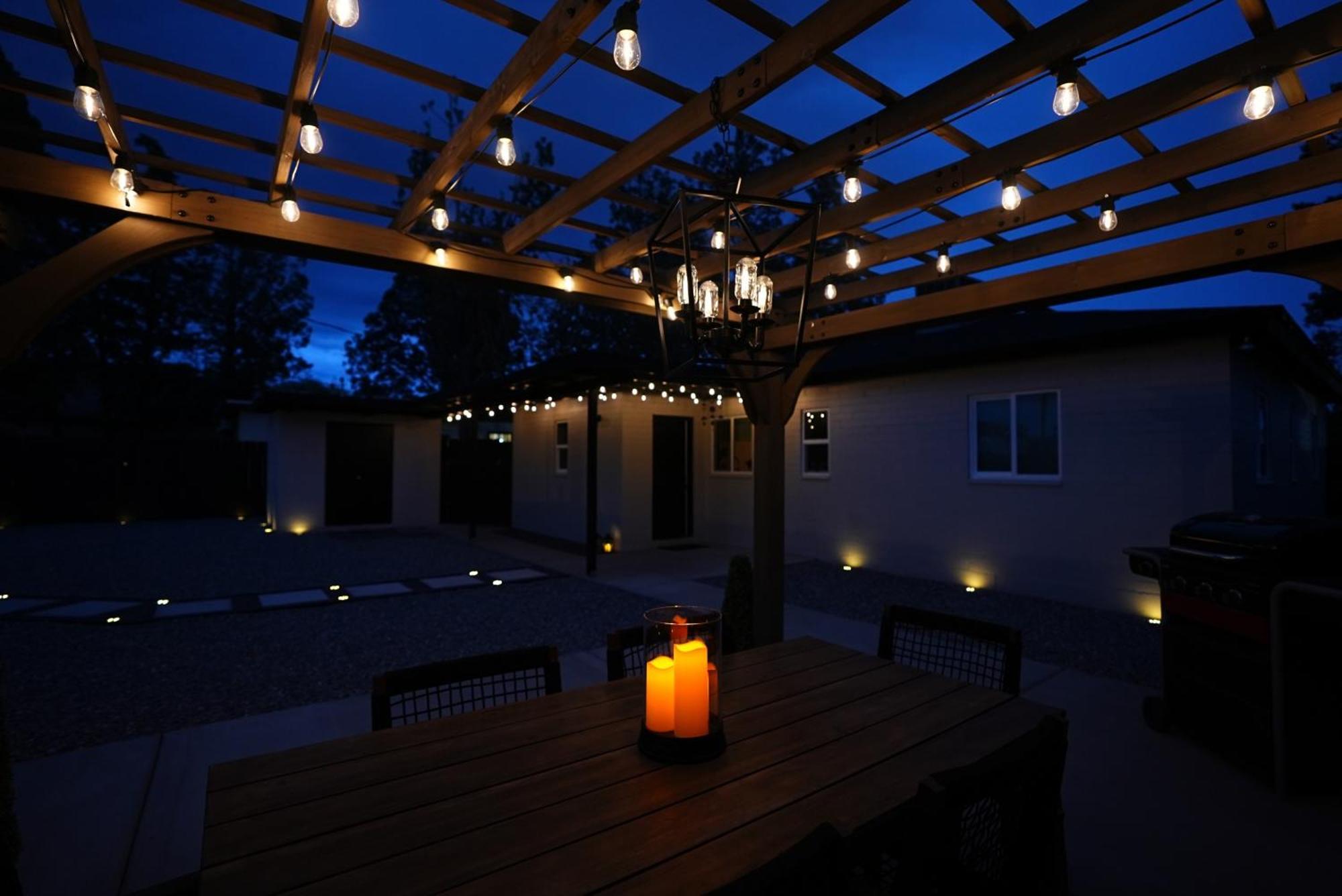 Centrally Located! Remodeled! Huge Backyard! The White House 앨버커키 외부 사진