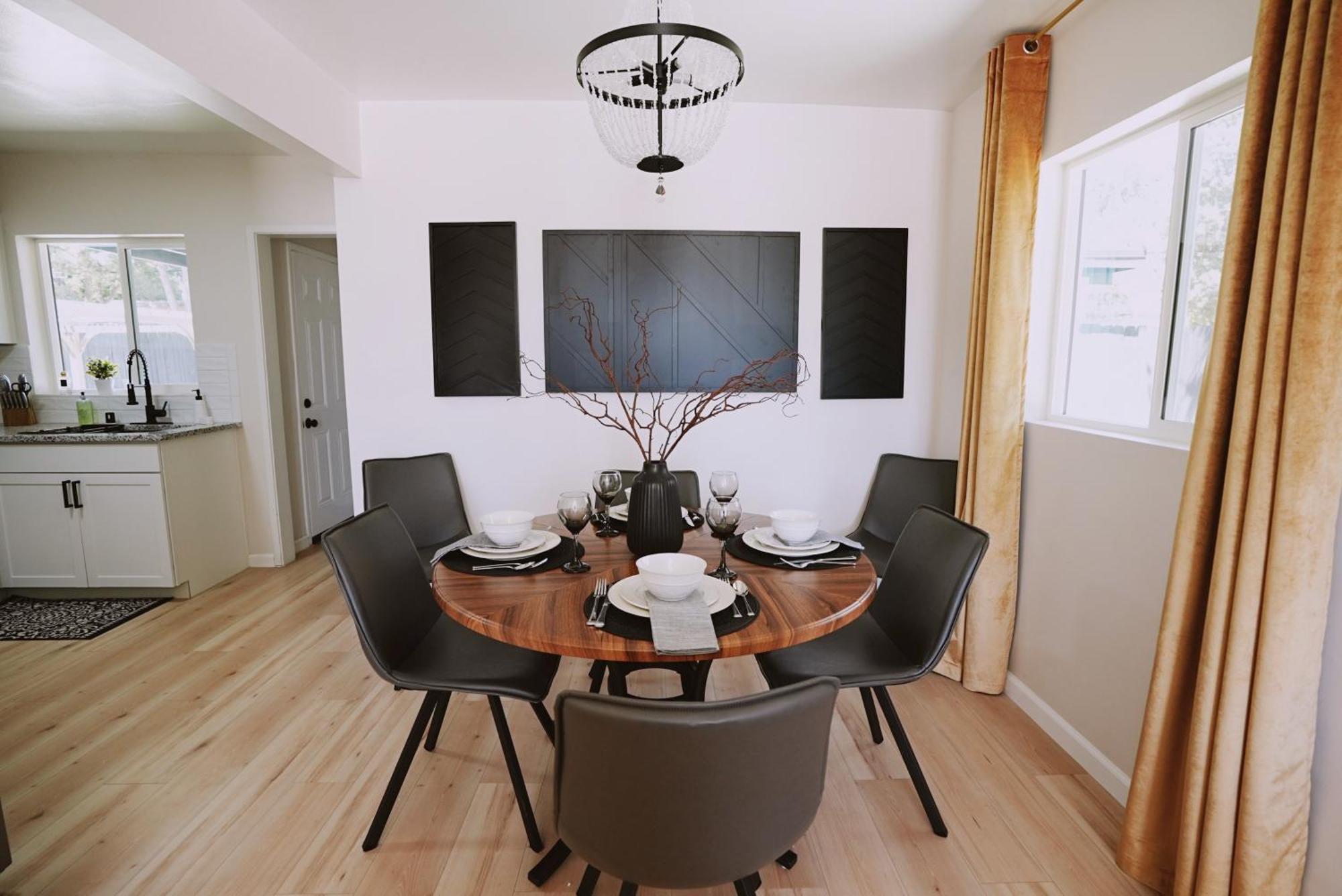 Centrally Located! Remodeled! Huge Backyard! The White House 앨버커키 외부 사진